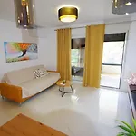 Modern 2-bedroom Near The Апартаменты *