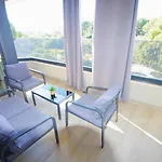 Апартаменты Modern 2-bedroom Near The Пула