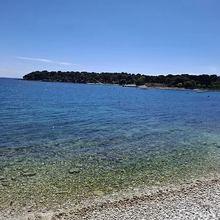 Apartman Modern 2-bedroom Near The Pula