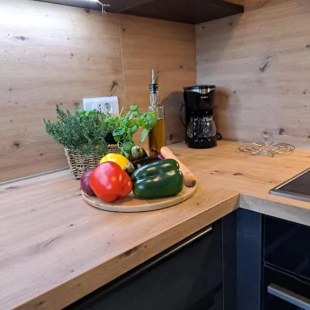 Modern 2-bedroom Near The Apartment Pula