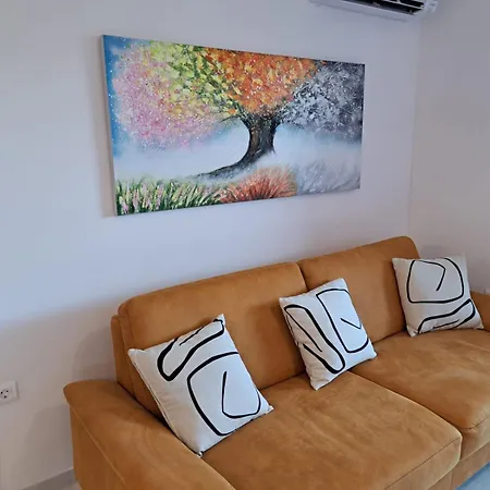 Apartment Modern 2-bedroom Near The