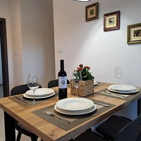 Modern 2-bedroom Near The *