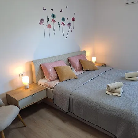 Modern 2-bedroom Near The Pula