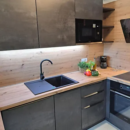 Apartment Modern 2-bedroom Near The