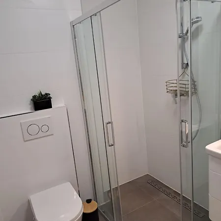 Modern 2-bedroom Near The Pula