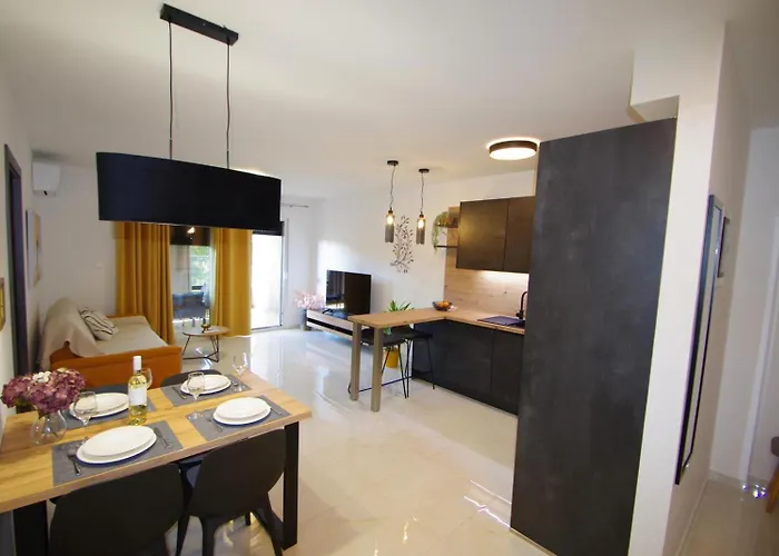 Modern 2-bedroom Near The Apartman Pula