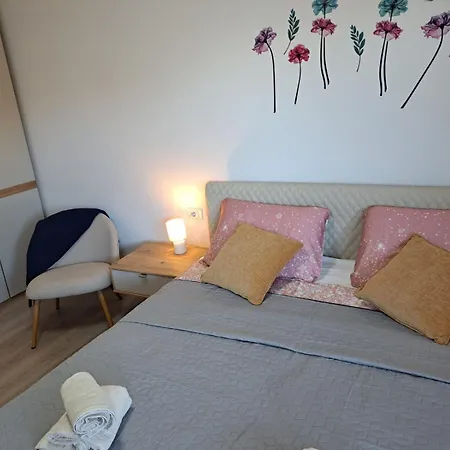 Modern 2-bedroom Near The Lägenhet *