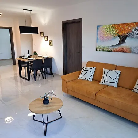 Modern 2-bedroom Near The Lägenhet Pula
