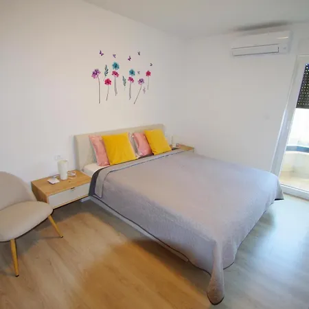 Modern 2-bedroom Near The