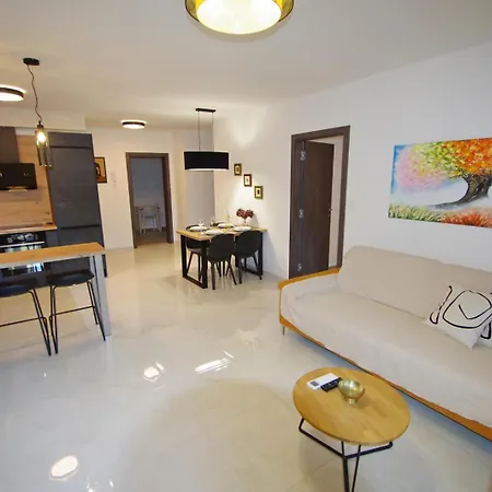 דירה Modern 2-bedroom Near The