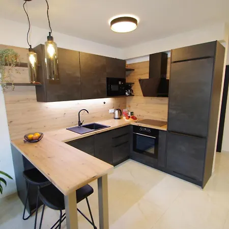 Modern 2-bedroom Near The *