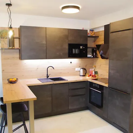 דירה Modern 2-bedroom Near The