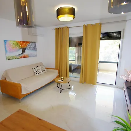 Modern 2-bedroom Near The Apartment *
