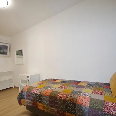 Modern 2-bedroom Near The