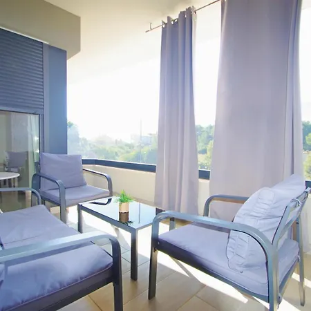 Apartment Modern 2-bedroom Near The