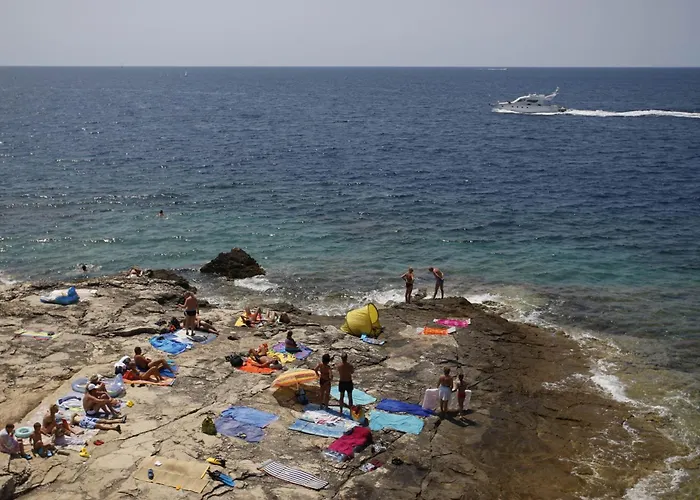 Modern 2-bedroom Near The *