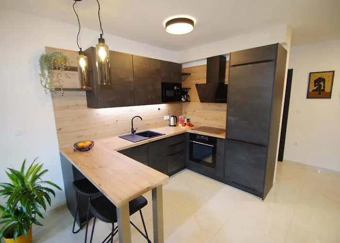 Modern 2-bedroom Near The *