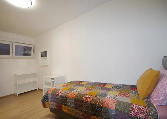 Modern 2-bedroom Near The