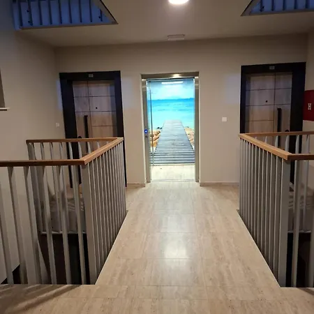 Modern 2-bedroom Near The Διαμέρισμα *