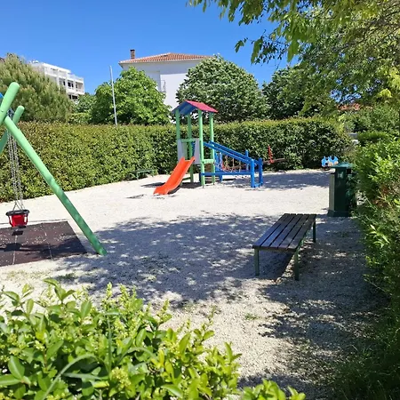 Modern 2-bedroom Near The *