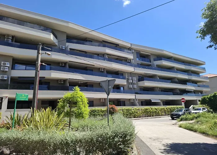 Appartamento Modern 2-bedroom Near The Pola
